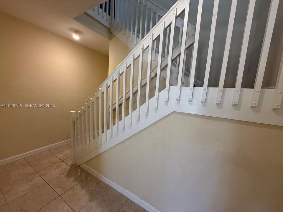 En Renta: $2,850 (3 camas, 2 baños, 1700 Pies cuadrados)