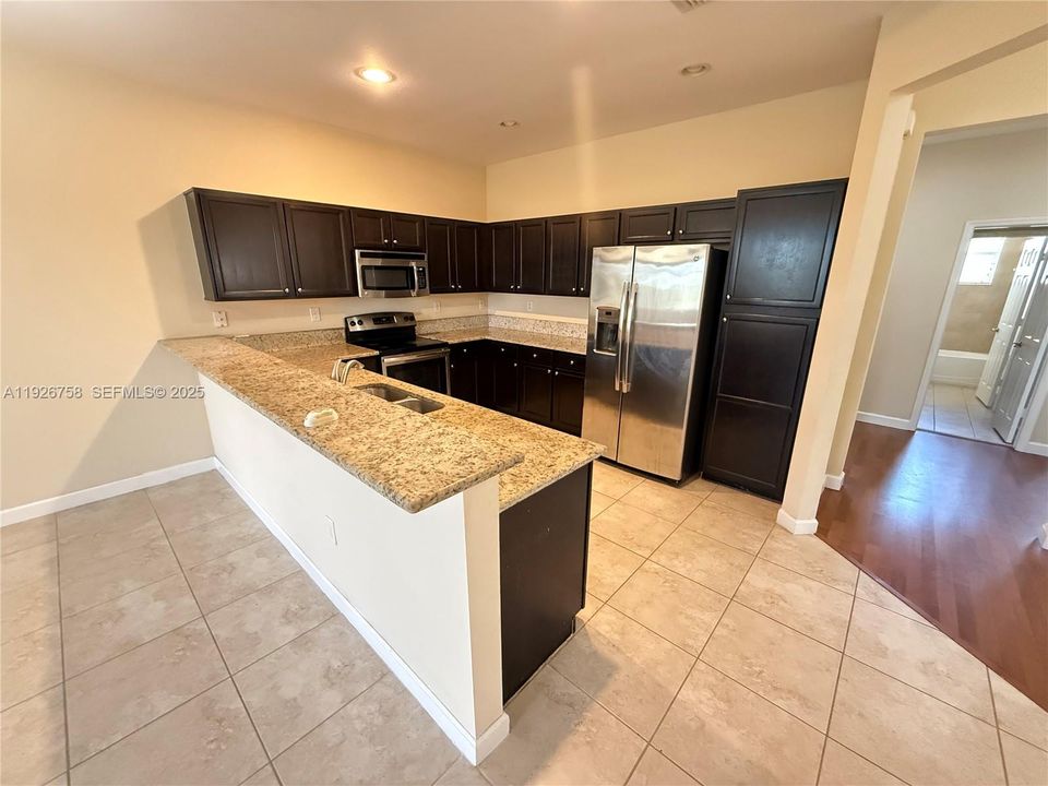 En Renta: $2,850 (3 camas, 2 baños, 1700 Pies cuadrados)