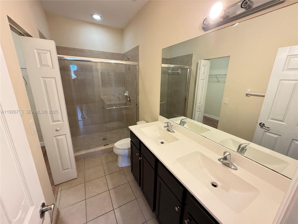 En Renta: $2,850 (3 camas, 2 baños, 1700 Pies cuadrados)