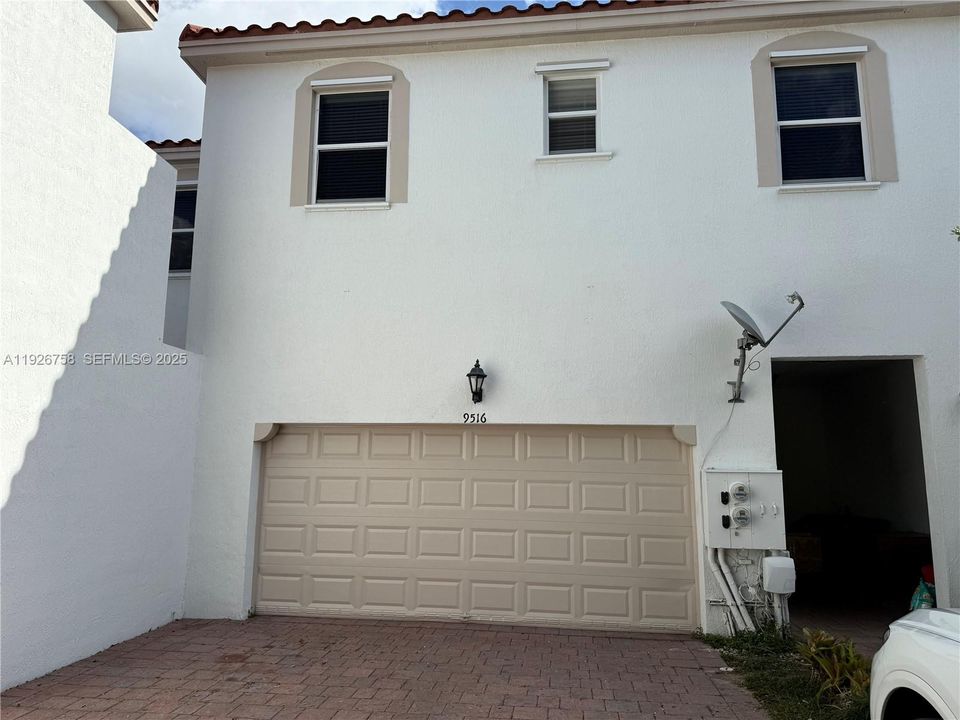 En Renta: $2,850 (3 camas, 2 baños, 1700 Pies cuadrados)