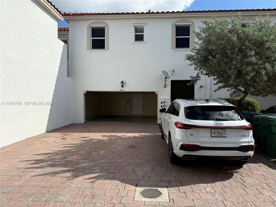 En Renta: $2,850 (3 camas, 2 baños, 1700 Pies cuadrados)