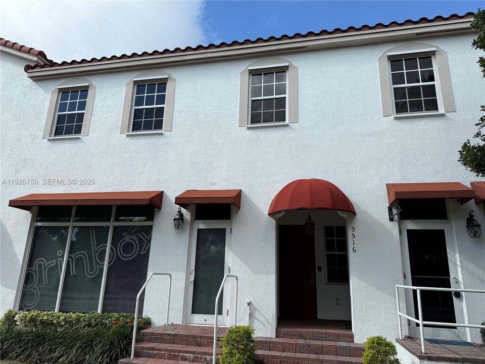 En Renta: $2,850 (3 camas, 2 baños, 1700 Pies cuadrados)