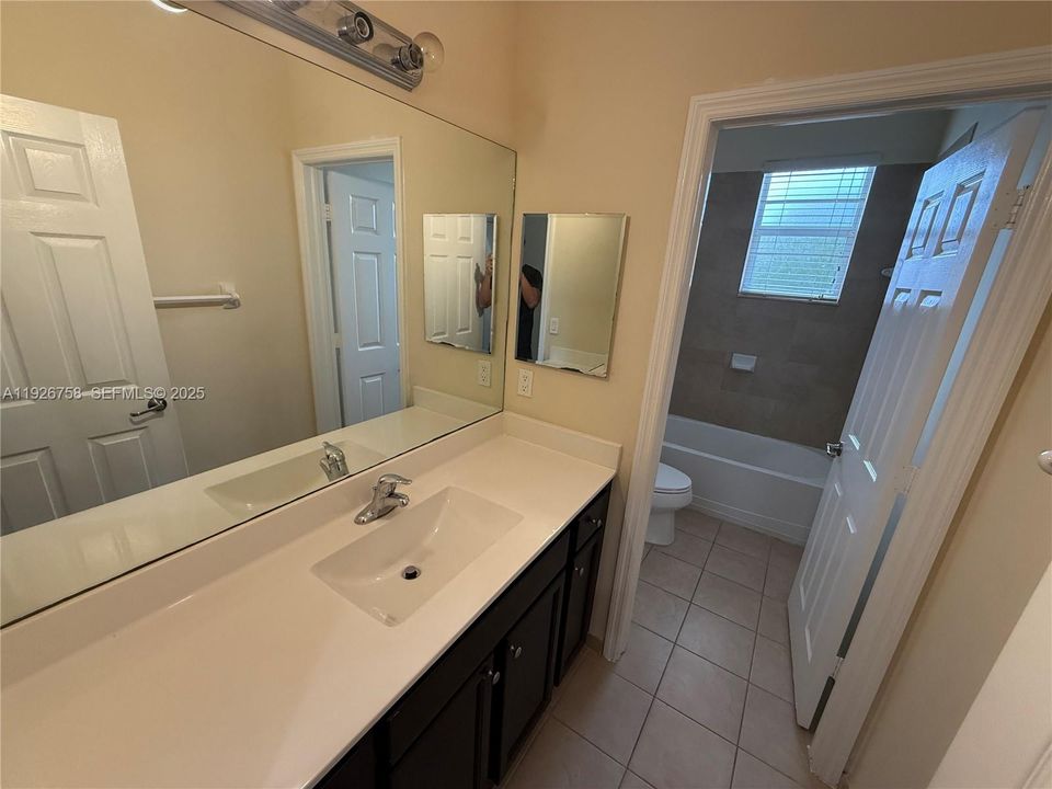 En Renta: $2,850 (3 camas, 2 baños, 1700 Pies cuadrados)