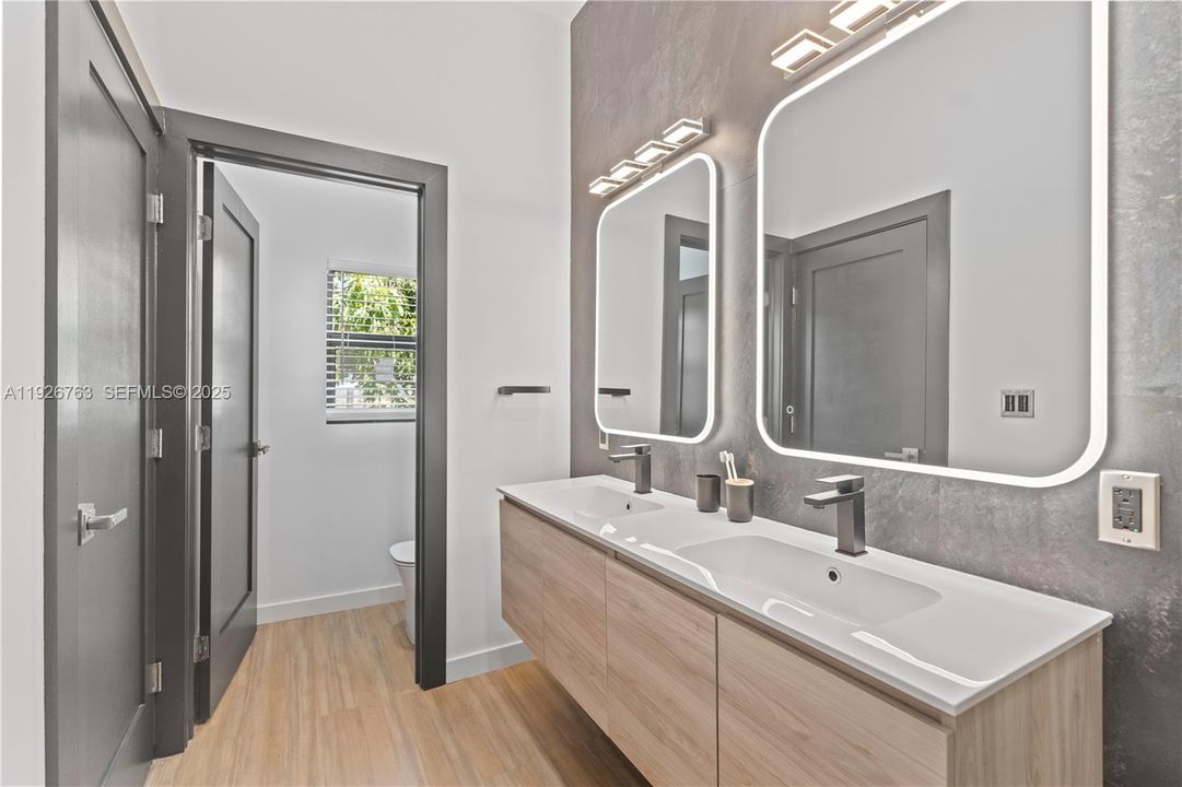 В аренду: $3,900 (3 спален, 2 ванн, 1314 Квадратных фут)