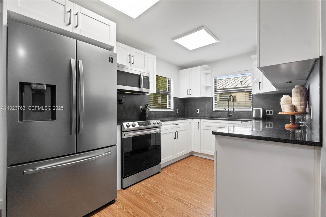 В аренду: $3,900 (3 спален, 2 ванн, 1314 Квадратных фут)