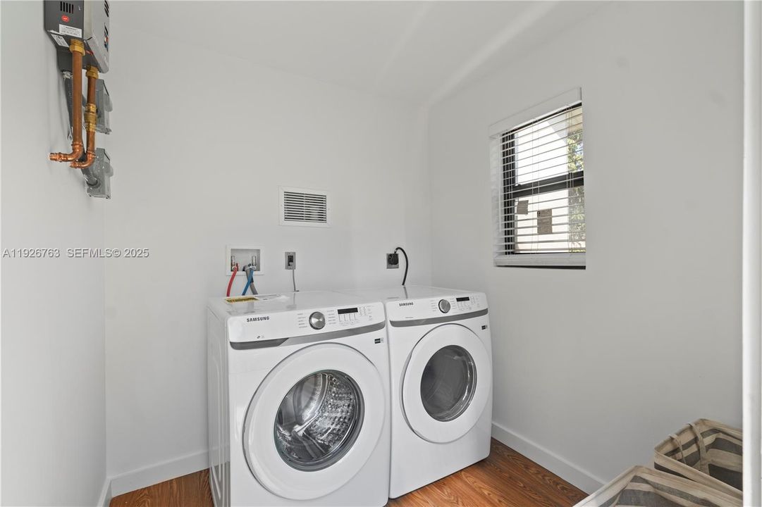 В аренду: $3,900 (3 спален, 2 ванн, 1314 Квадратных фут)