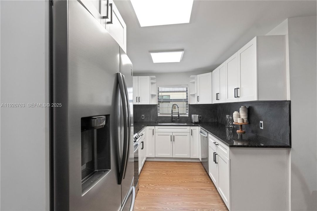 В аренду: $3,900 (3 спален, 2 ванн, 1314 Квадратных фут)