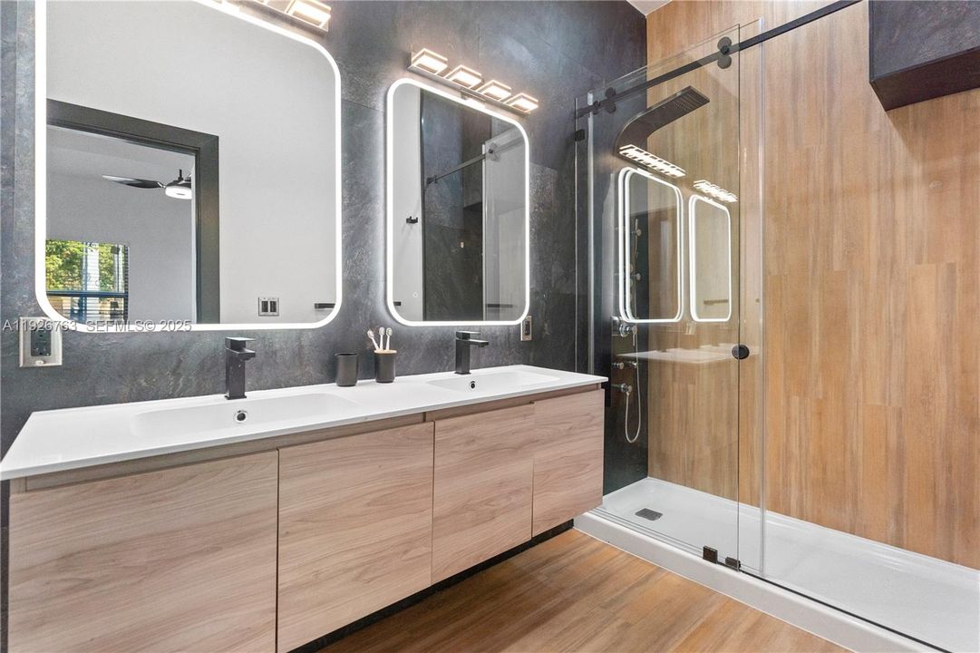 В аренду: $3,900 (3 спален, 2 ванн, 1314 Квадратных фут)