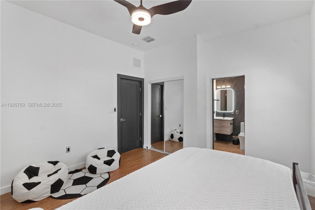 В аренду: $3,900 (3 спален, 2 ванн, 1314 Квадратных фут)