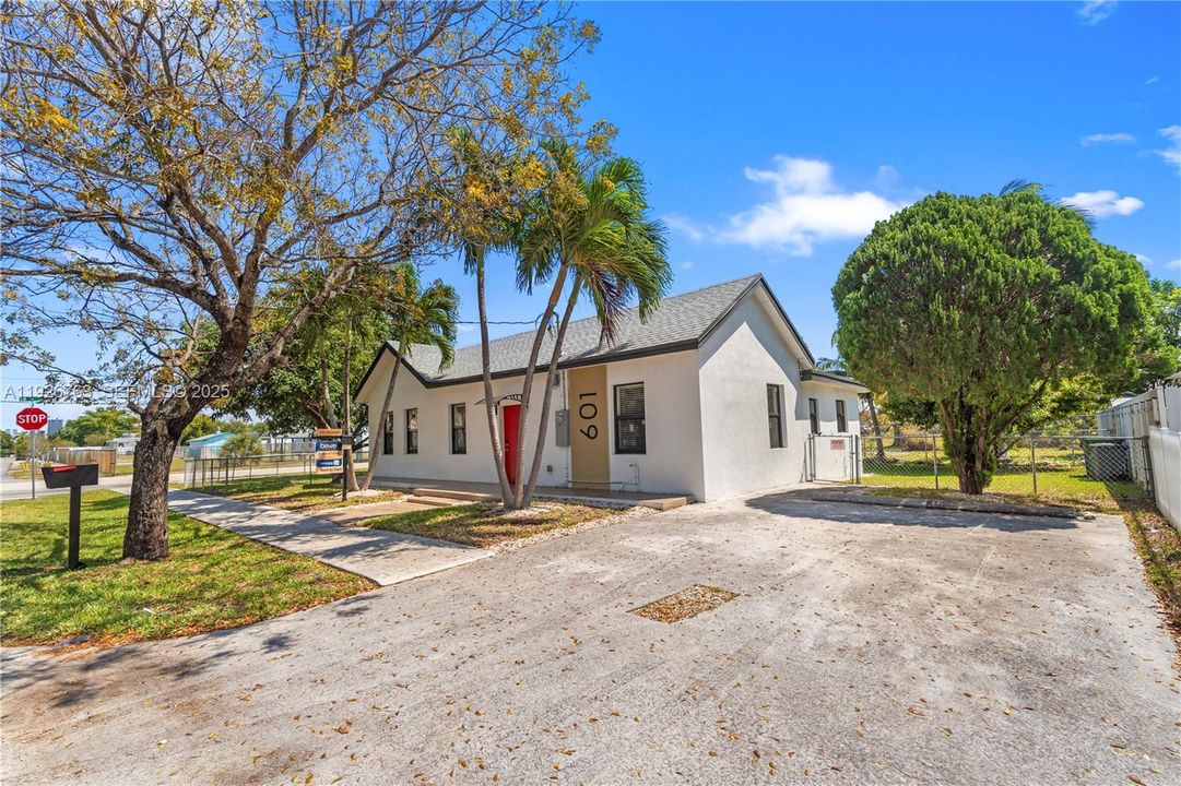 В аренду: $3,900 (3 спален, 2 ванн, 1314 Квадратных фут)