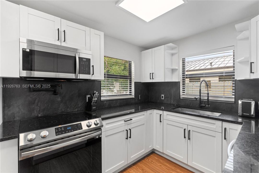 В аренду: $3,900 (3 спален, 2 ванн, 1314 Квадратных фут)