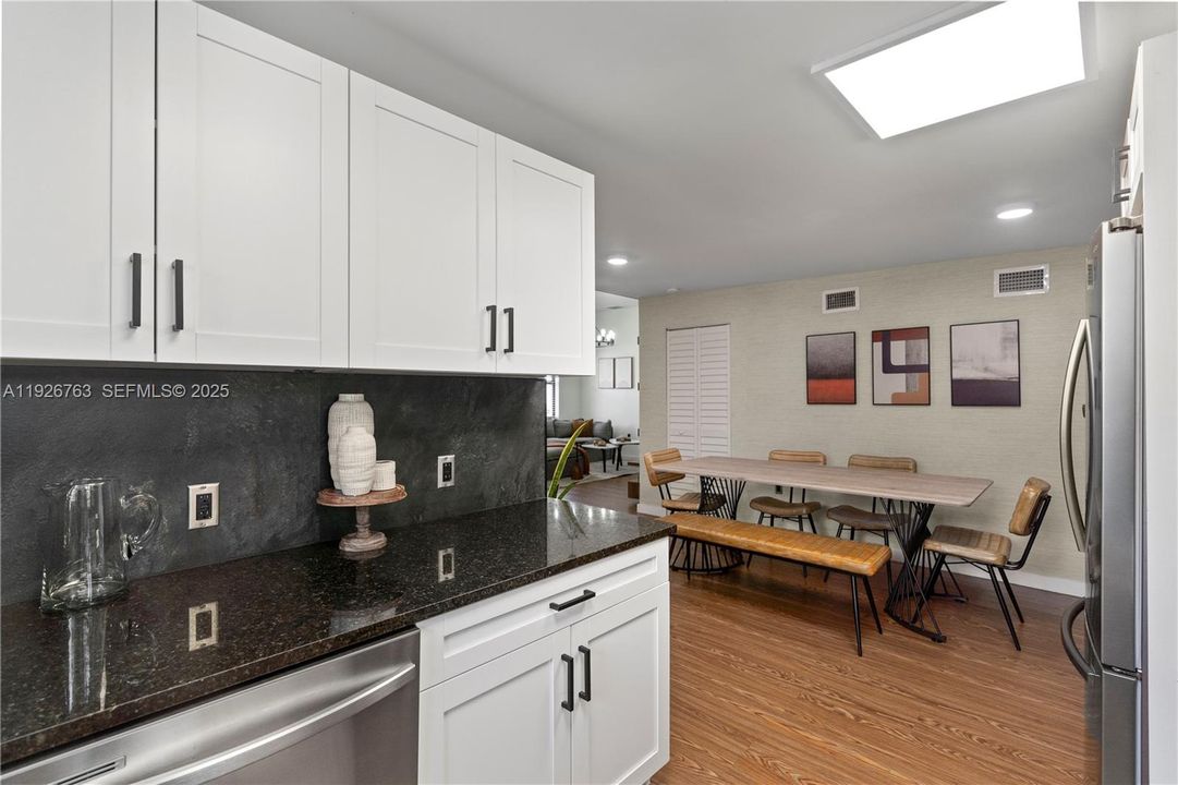 В аренду: $3,900 (3 спален, 2 ванн, 1314 Квадратных фут)