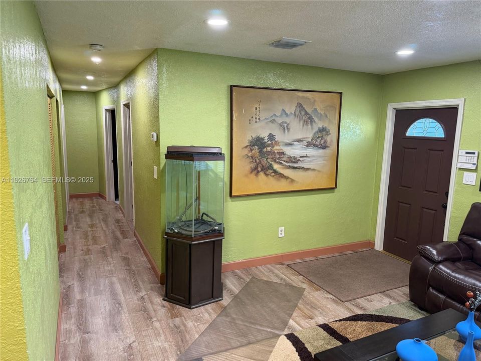 En Venta: $750,000 (4 camas, 2 baños, 1646 Pies cuadrados)