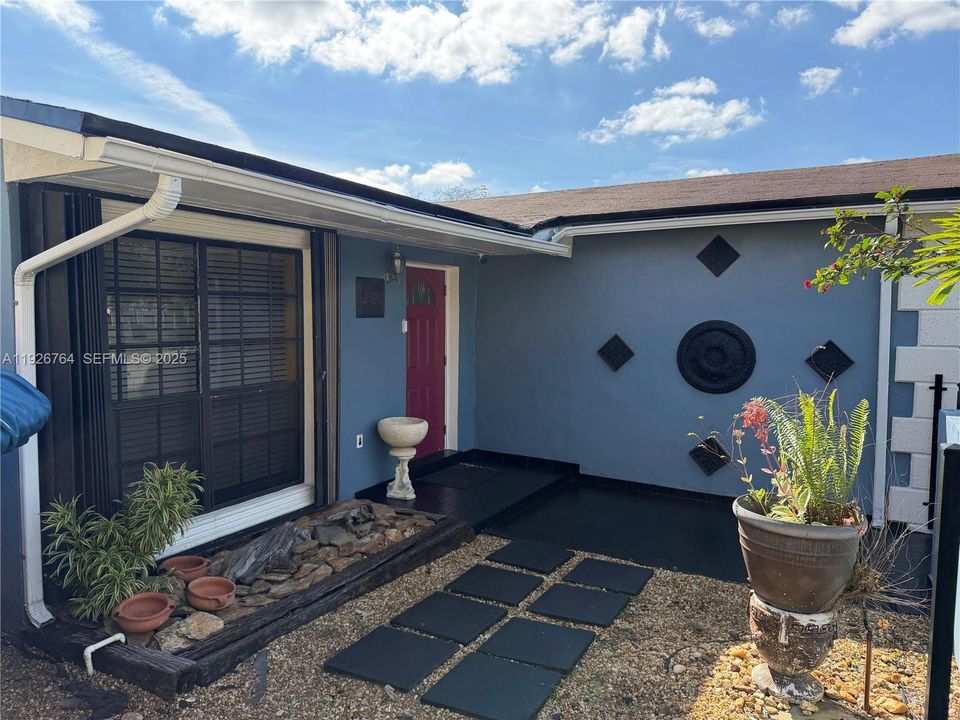 En Venta: $750,000 (4 camas, 2 baños, 1646 Pies cuadrados)