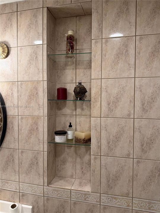 En Venta: $750,000 (4 camas, 2 baños, 1646 Pies cuadrados)