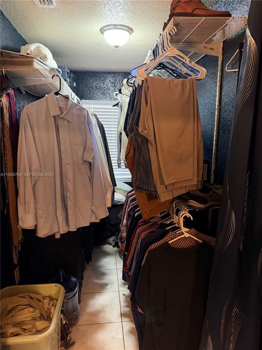 En Venta: $750,000 (4 camas, 2 baños, 1646 Pies cuadrados)