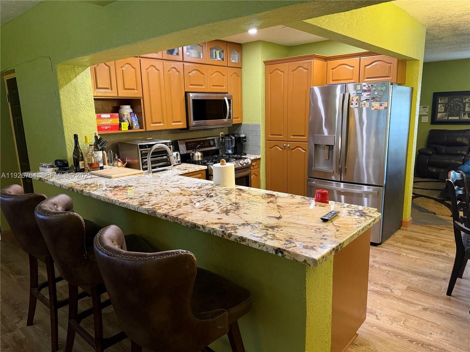 En Venta: $750,000 (4 camas, 2 baños, 1646 Pies cuadrados)