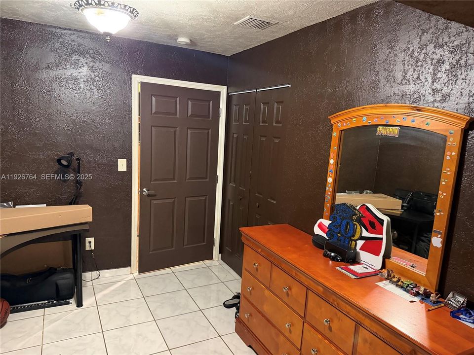 En Venta: $750,000 (4 camas, 2 baños, 1646 Pies cuadrados)