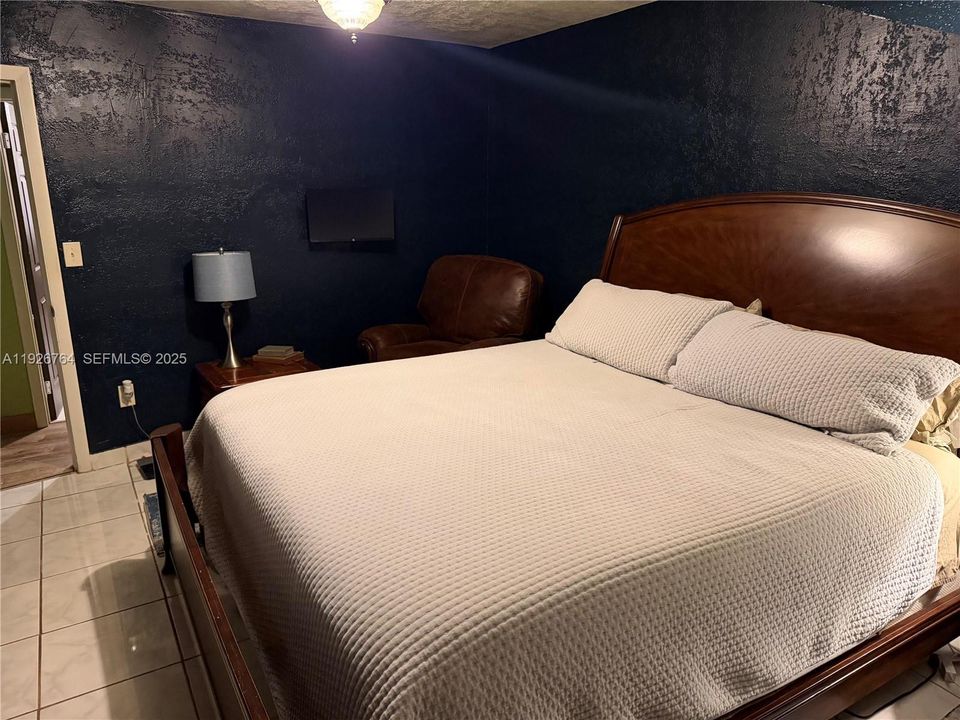 En Venta: $750,000 (4 camas, 2 baños, 1646 Pies cuadrados)