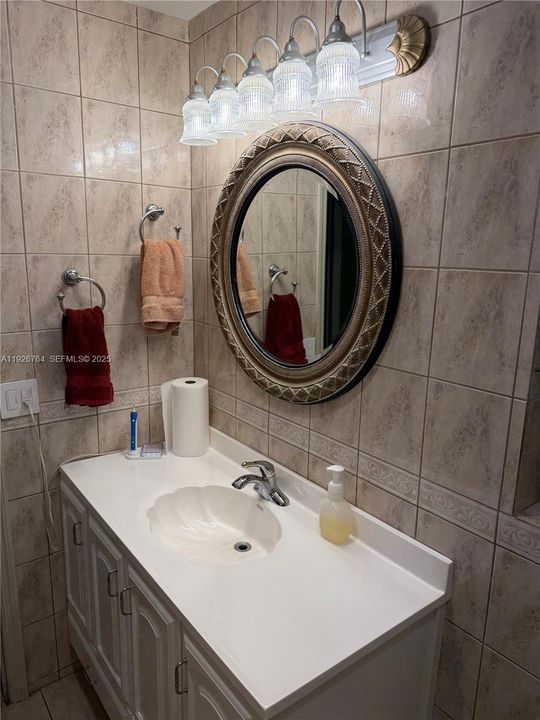 En Venta: $750,000 (4 camas, 2 baños, 1646 Pies cuadrados)