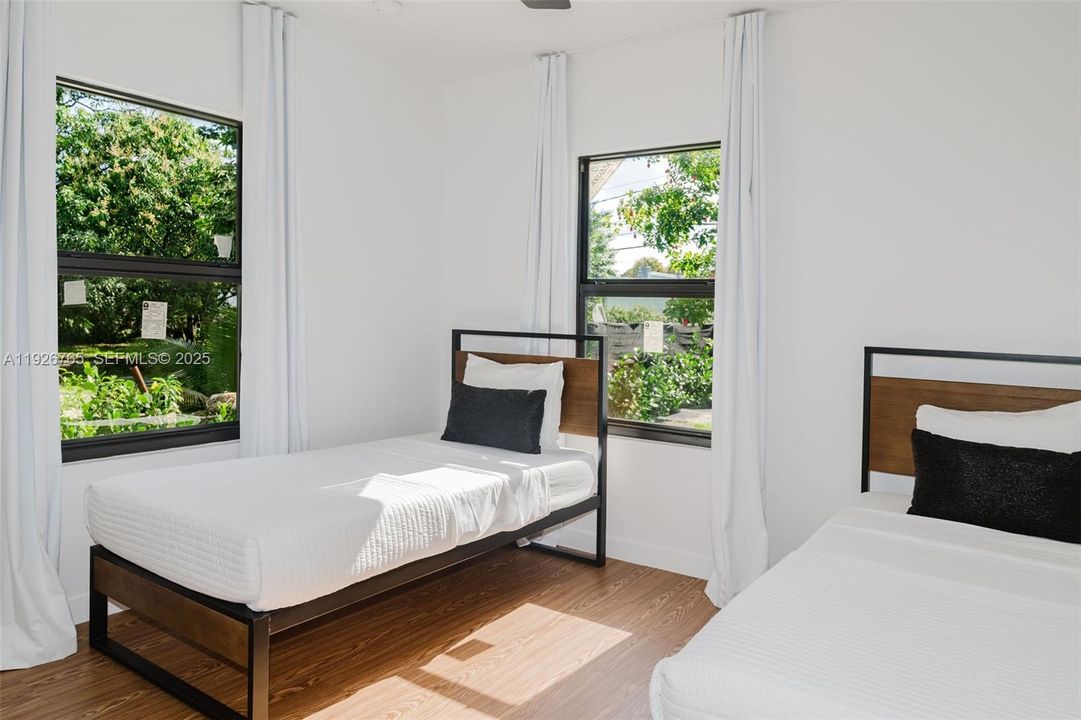 For Rent: $3,500 (3 beds, 2 baths, 1092 Square Feet)