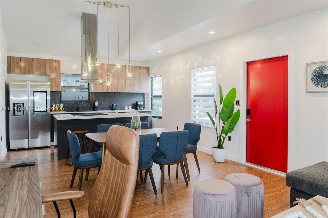 For Rent: $3,500 (3 beds, 2 baths, 1092 Square Feet)