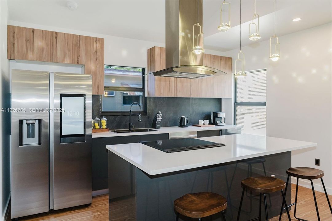 For Rent: $3,500 (3 beds, 2 baths, 1092 Square Feet)