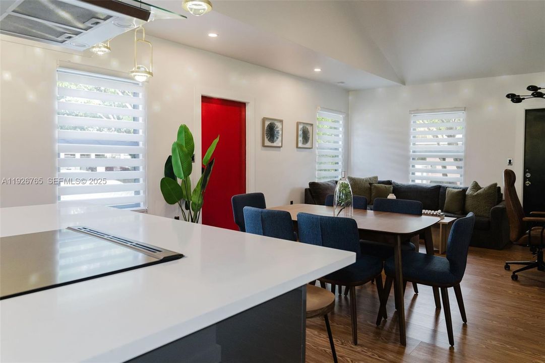 For Rent: $3,500 (3 beds, 2 baths, 1092 Square Feet)