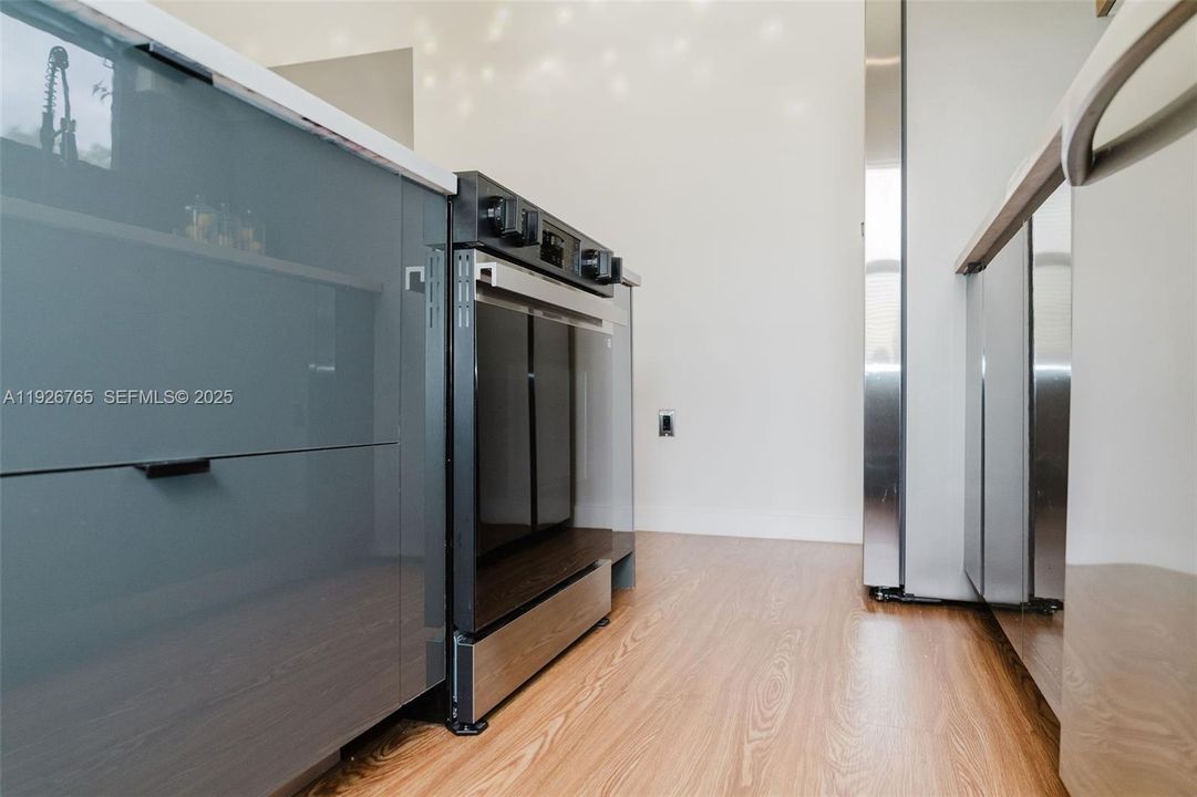 For Rent: $3,500 (3 beds, 2 baths, 1092 Square Feet)