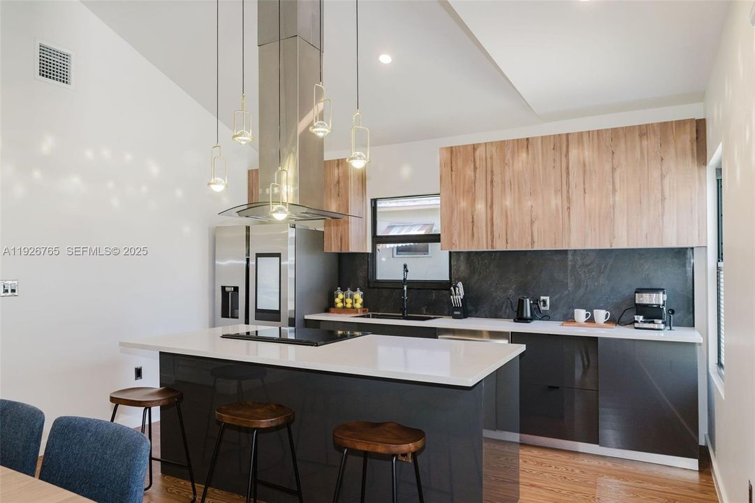 For Rent: $3,500 (3 beds, 2 baths, 1092 Square Feet)