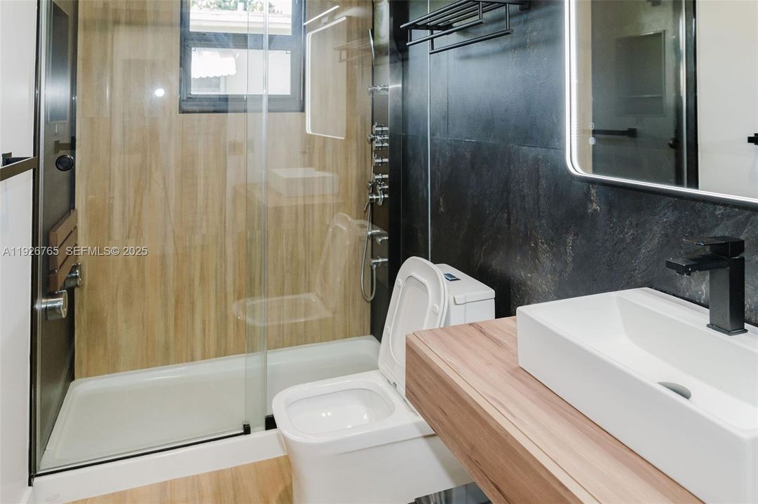 For Rent: $3,500 (3 beds, 2 baths, 1092 Square Feet)