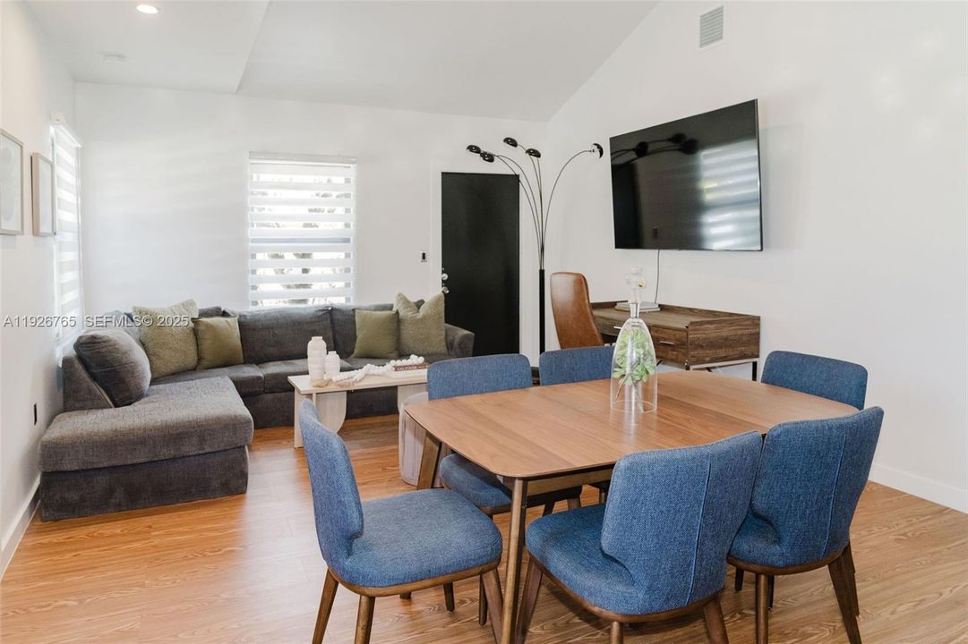 For Rent: $3,500 (3 beds, 2 baths, 1092 Square Feet)