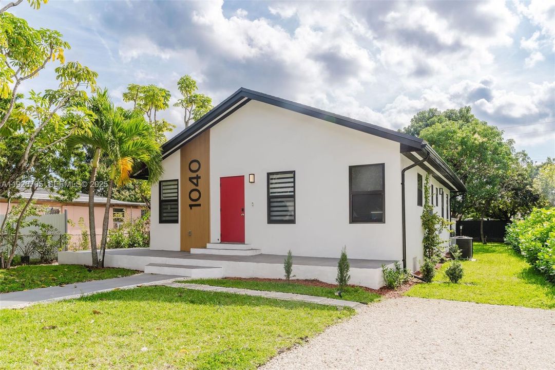 For Rent: $3,500 (3 beds, 2 baths, 1092 Square Feet)