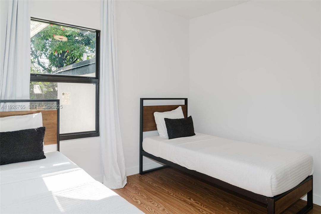 For Rent: $3,500 (3 beds, 2 baths, 1092 Square Feet)