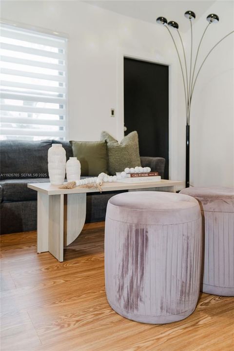 For Rent: $3,500 (3 beds, 2 baths, 1092 Square Feet)