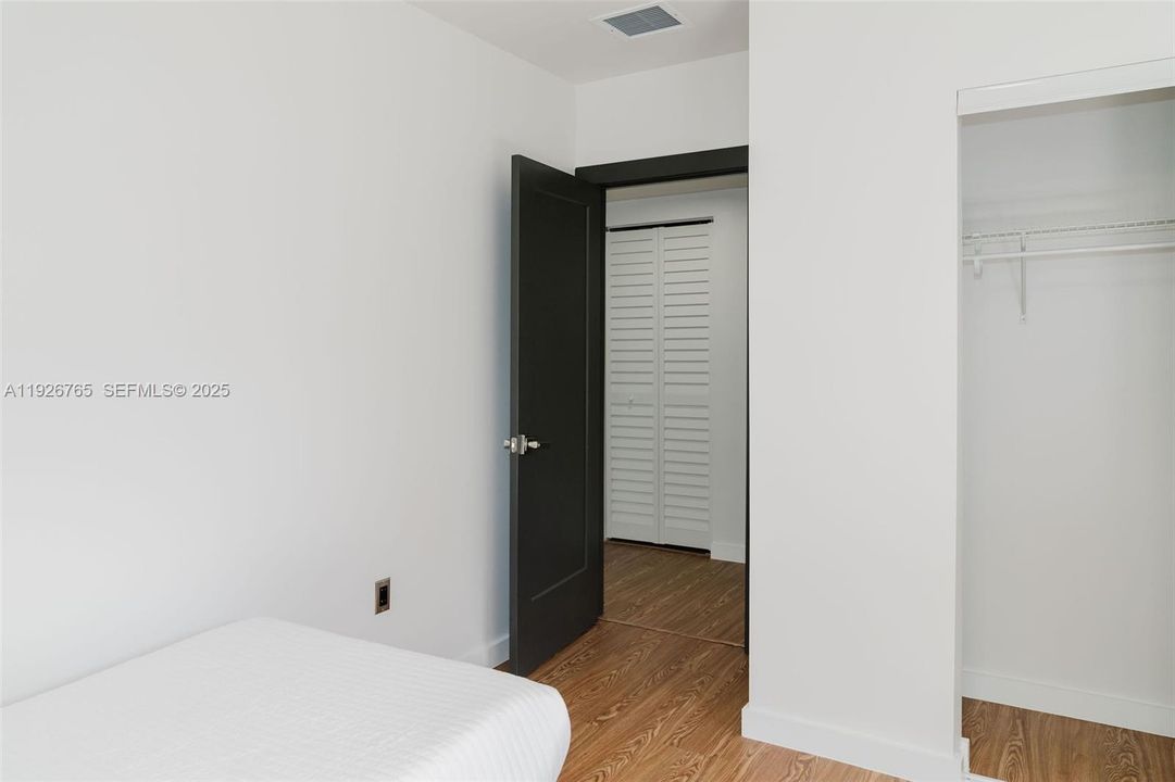 For Rent: $3,500 (3 beds, 2 baths, 1092 Square Feet)