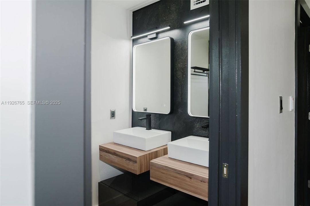 For Rent: $3,500 (3 beds, 2 baths, 1092 Square Feet)