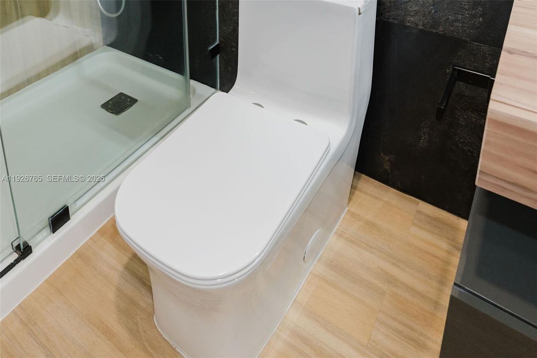 For Rent: $3,500 (3 beds, 2 baths, 1092 Square Feet)