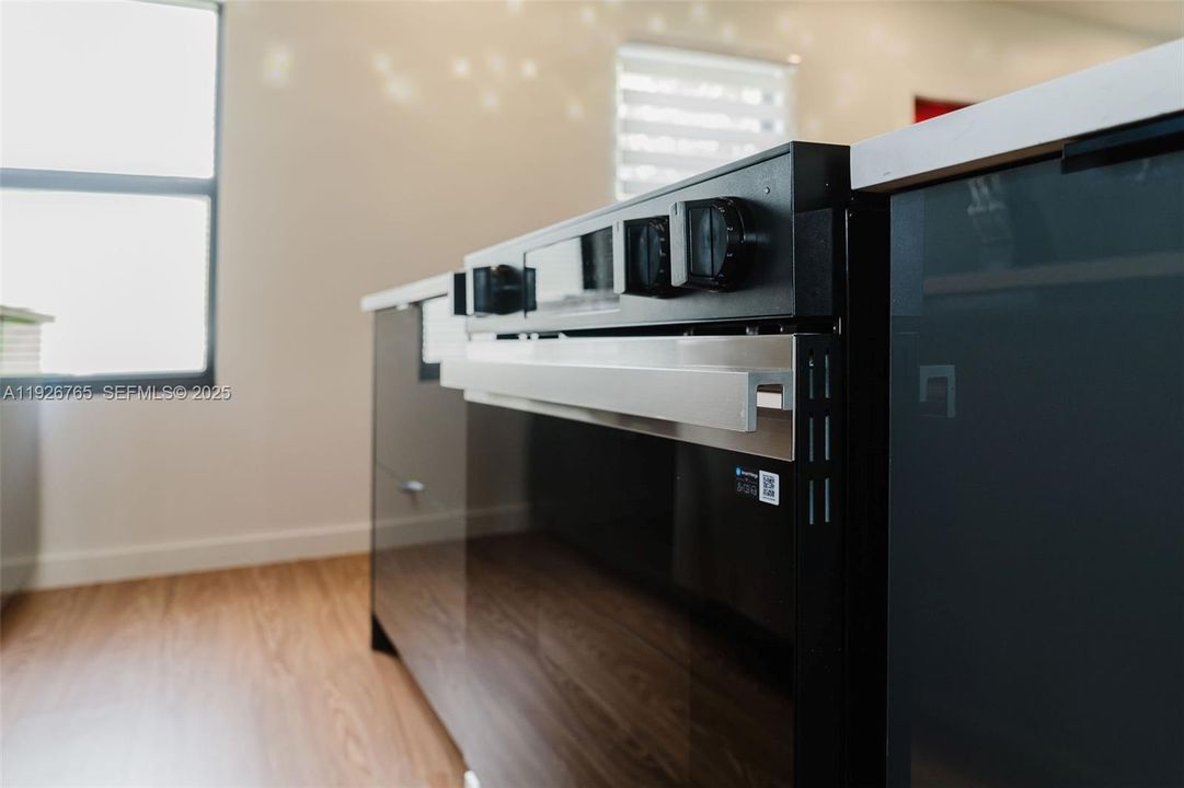 For Rent: $3,500 (3 beds, 2 baths, 1092 Square Feet)