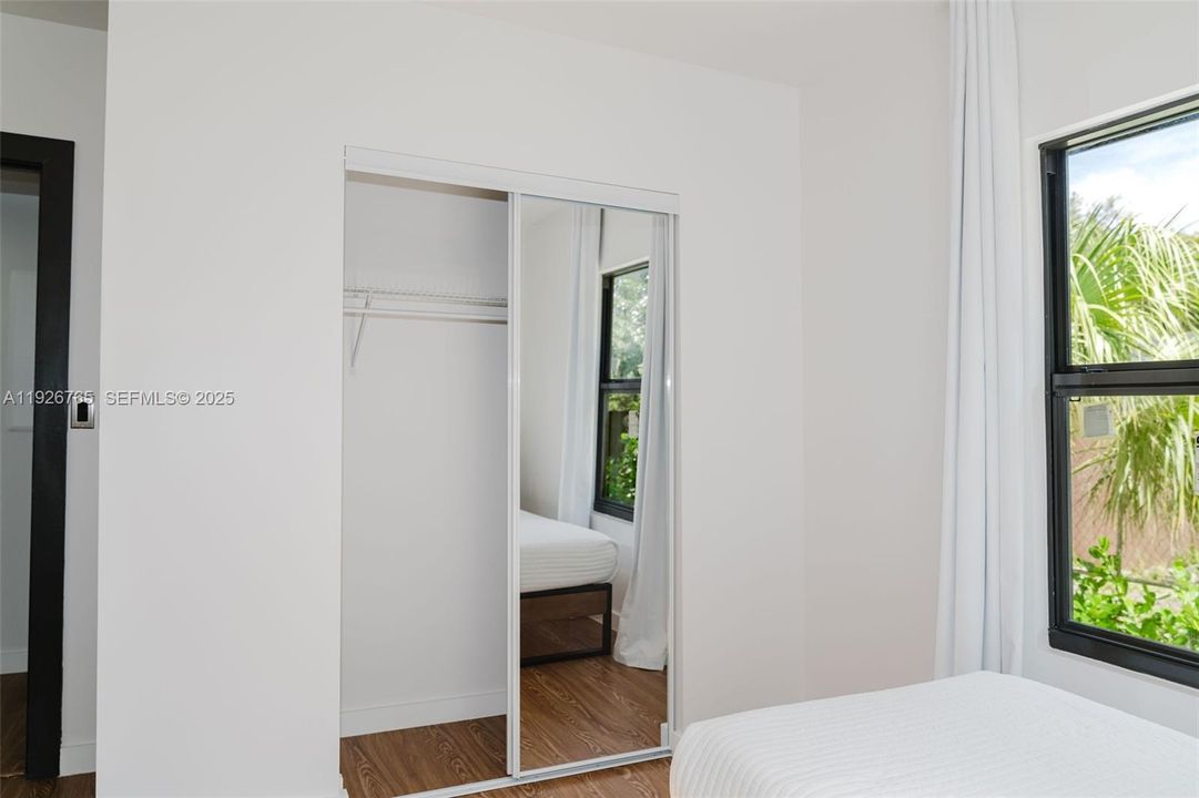 For Rent: $3,500 (3 beds, 2 baths, 1092 Square Feet)