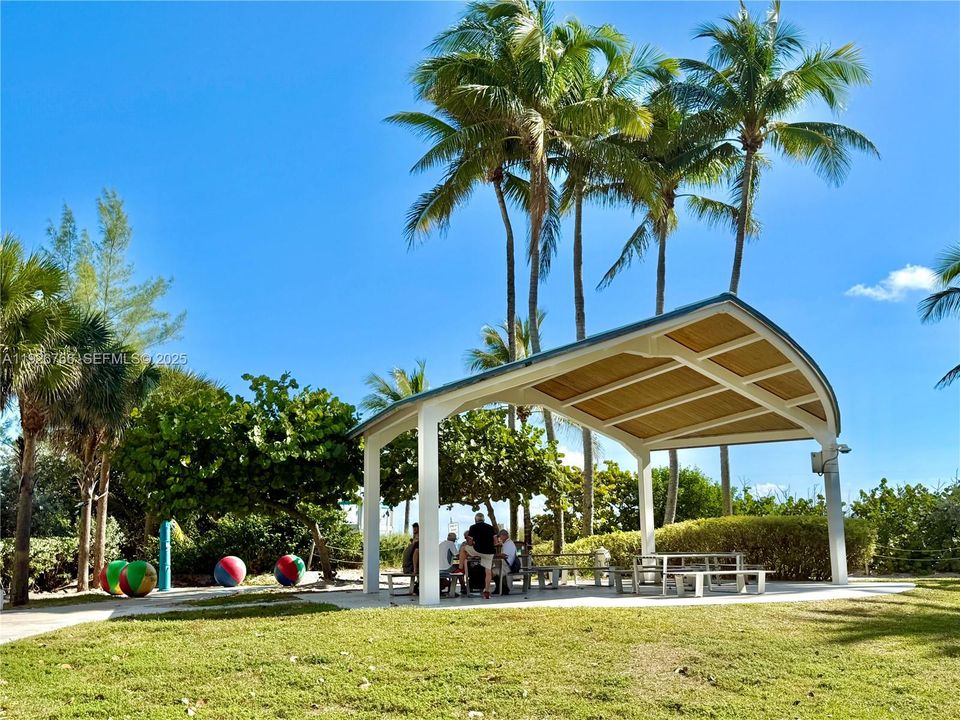 For Rent: $3,300 (2 beds, 2 baths, 1350 Square Feet)