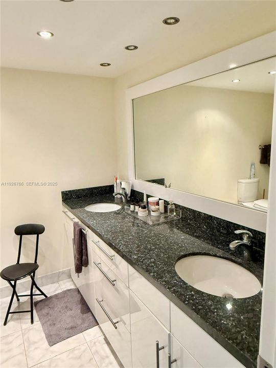 For Rent: $3,300 (2 beds, 2 baths, 1350 Square Feet)