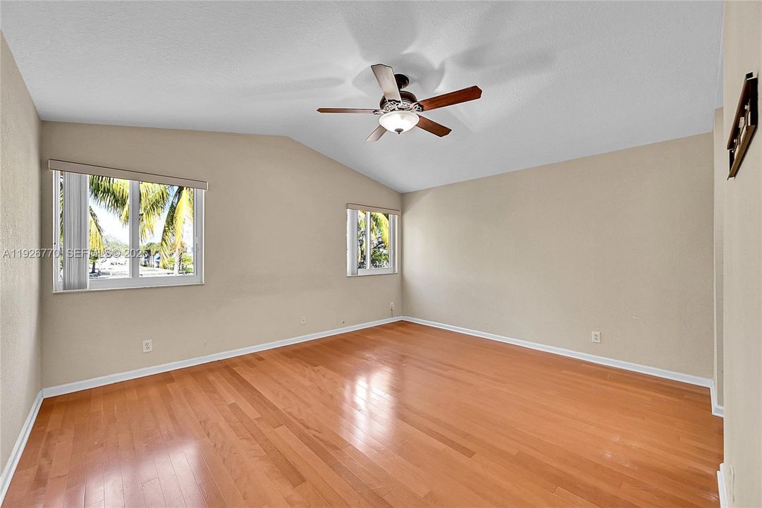 待售: $699,000 (3 贝兹, 2 浴室, 2044 平方英尺)