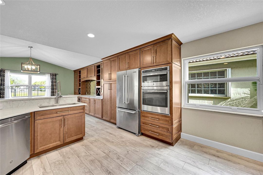 待售: $699,000 (3 贝兹, 2 浴室, 2044 平方英尺)