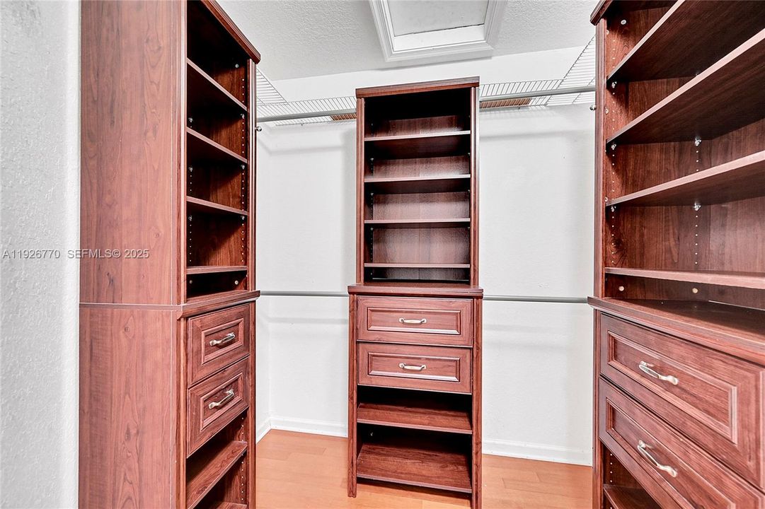 待售: $699,000 (3 贝兹, 2 浴室, 2044 平方英尺)