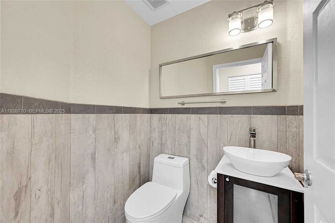 待售: $699,000 (3 贝兹, 2 浴室, 2044 平方英尺)