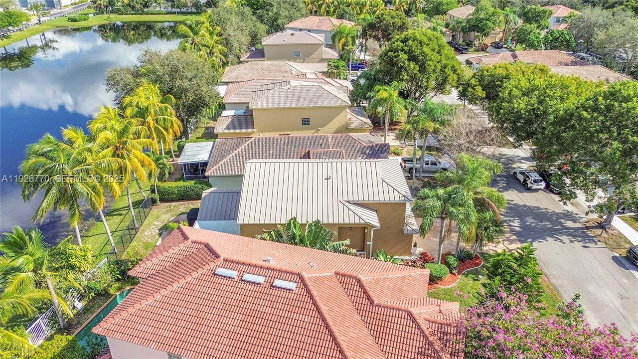 待售: $699,000 (3 贝兹, 2 浴室, 2044 平方英尺)