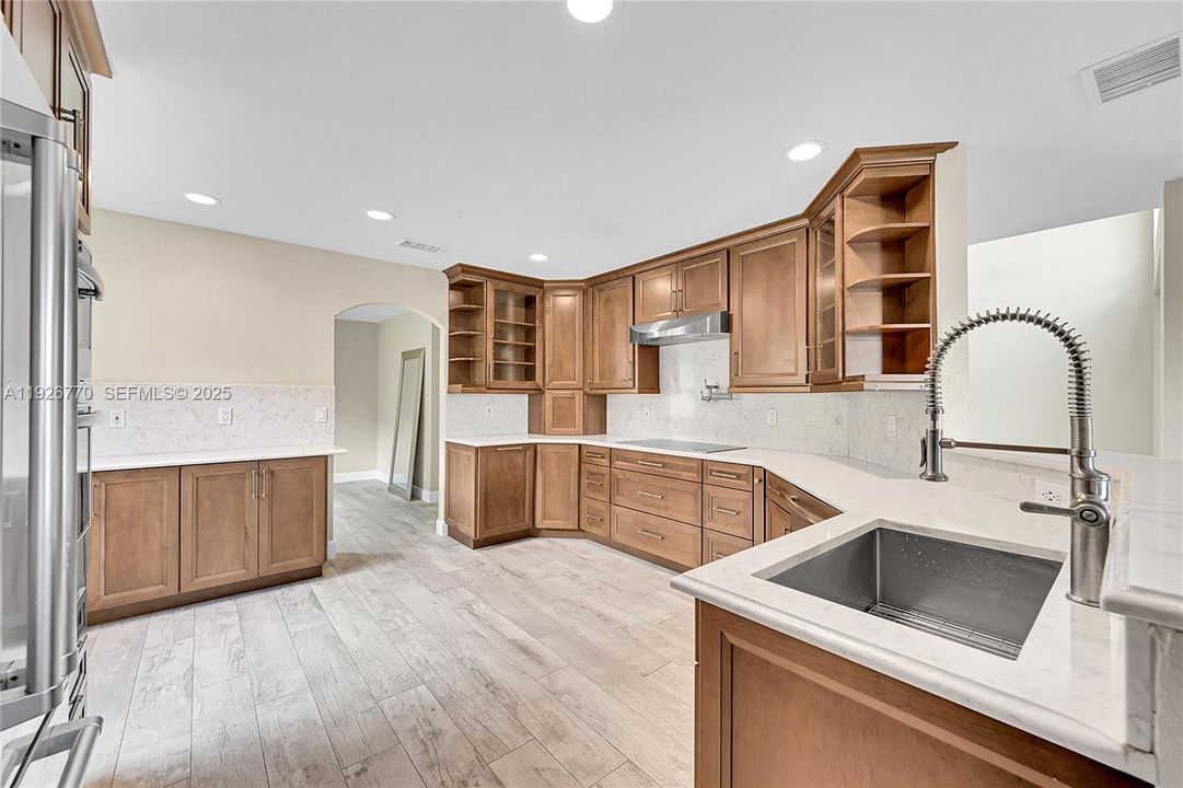 待售: $699,000 (3 贝兹, 2 浴室, 2044 平方英尺)