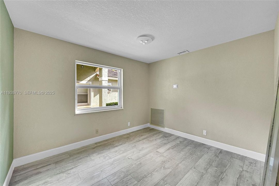 待售: $699,000 (3 贝兹, 2 浴室, 2044 平方英尺)