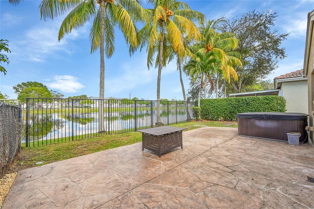 待售: $699,000 (3 贝兹, 2 浴室, 2044 平方英尺)